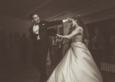 Brautpaar beim tanzen